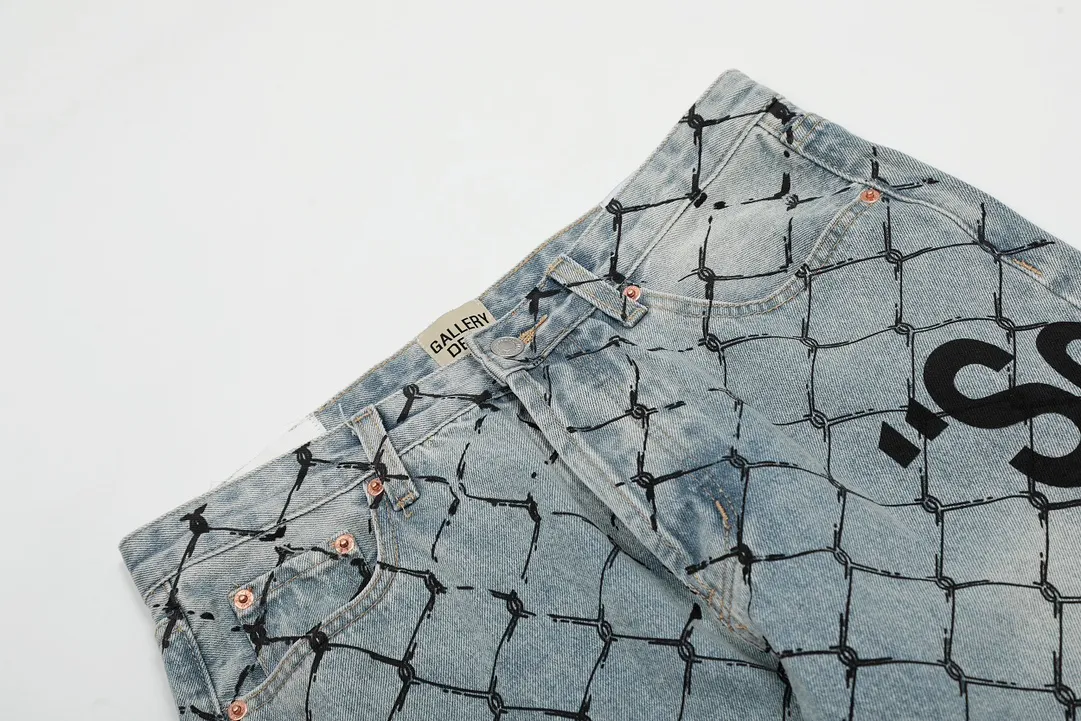 #8114 P240💰 GALLERY DEPT. Barbed wire letter printed denim washed and distressed spliced jeans - Original purchase and pattern making to truly restore the ultimate vintage texture - Original hardware accessories, washed and other elevators, QR code analysis are all purchased from the original factory, high degree of restoration, you are welcome to compare with a certain product~ - Three-dimensional version Loose and comfortable, not picky about the figure, taller and slimmer, factory Seiko, original factory quality control, same style for men and women, can be matched with couples, versatile recommendation Essential jeans for all seasons Color: Blue Size: S-XXL (28-36)